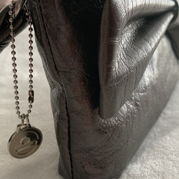 Metallic Clutch - Picture 2 of 12